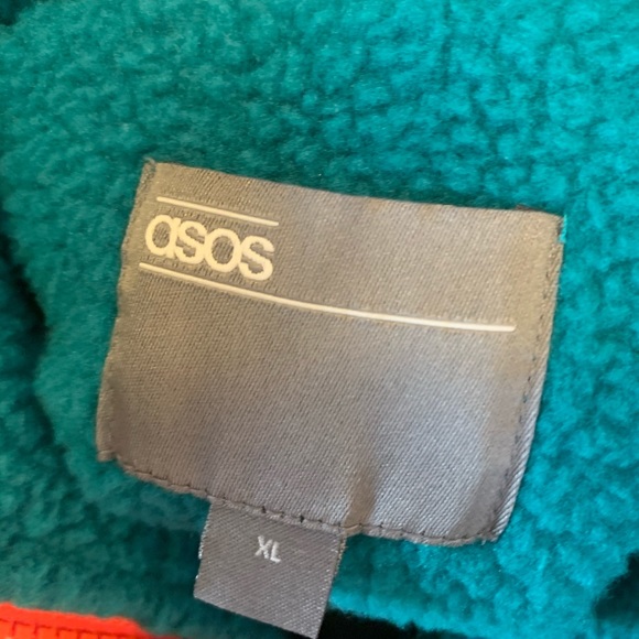ASOS Design Fleece Windbreaker with Geo-Tribal Tape - Picture 2 of 4